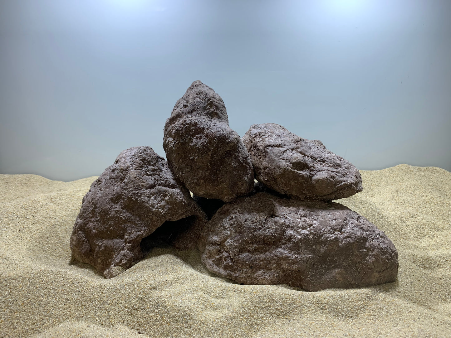 „Handgefertigte Aquarium-Höhlenlandschaft aus 100 % aquariensicherem Material – mehrere große und kleine Höhlen sowie Überhänge als Versteck- und Laichplätze für Welse, Garnelen, Apistogramma und andere Höhlenbrüter. Jedes Stück ein echtes Unikat von Rock-Crafts.“