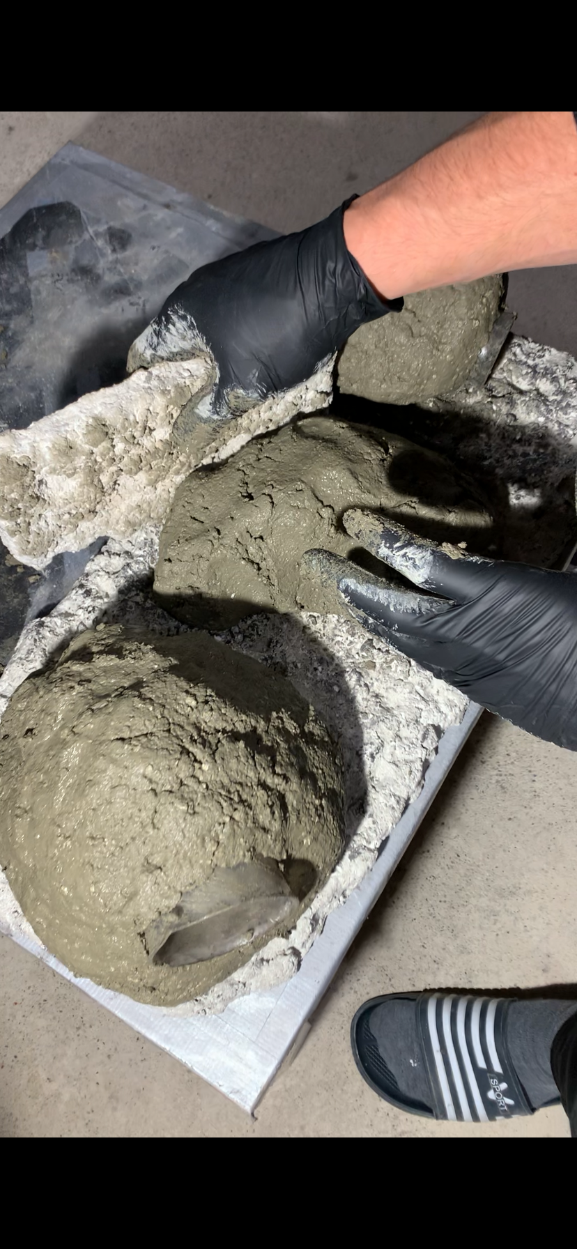 „Natürlicher, unbehandelter Aquariumfelsen von Rock-Crafts – original Malawi-Fels mit gold-beiger Patina und echter Algenstruktur, trocken fotografiert, 100 % fischsicher und naturrein.“