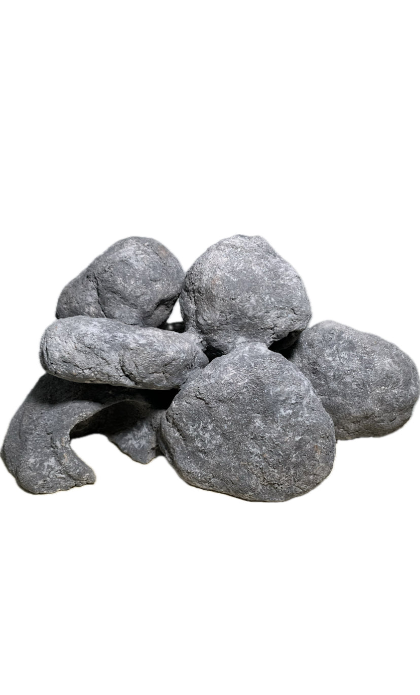 Graue künstliche Aquarium-Stein-Formation mit mehreren verbundenen Höhlenöffnungen für Zierfische.