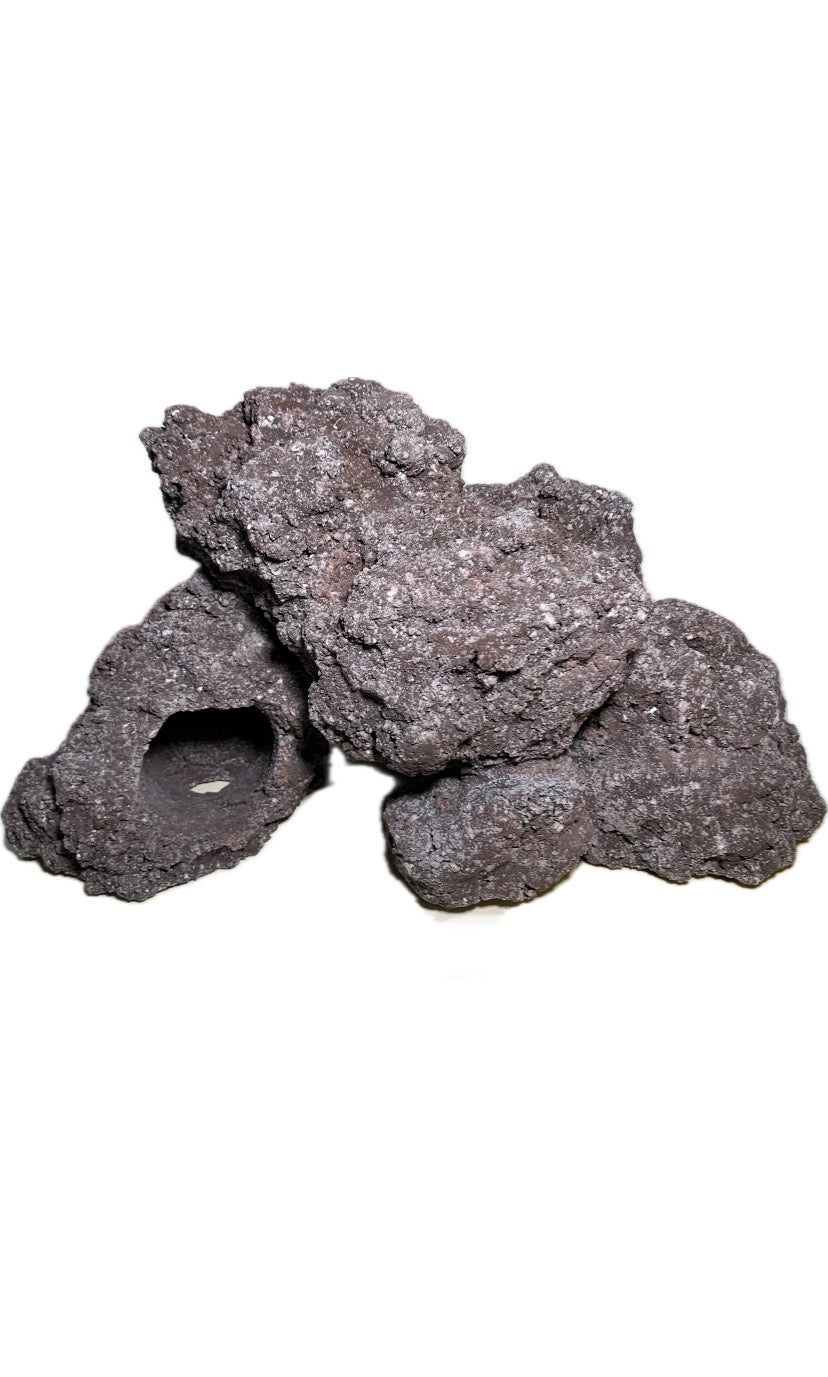 Grau-rötlich künstliche Aquarium-Stein-Formation mit mehreren verbundenen Höhlenöffnungen für Zierfische.