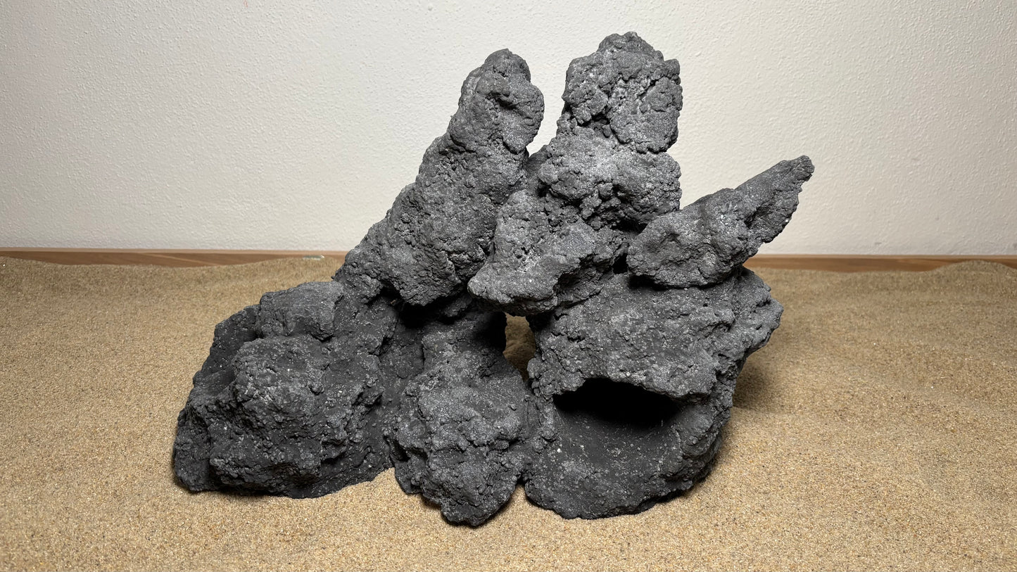 Caverocks #010 Volcanic Core 41x25x28cm (LxBxH)