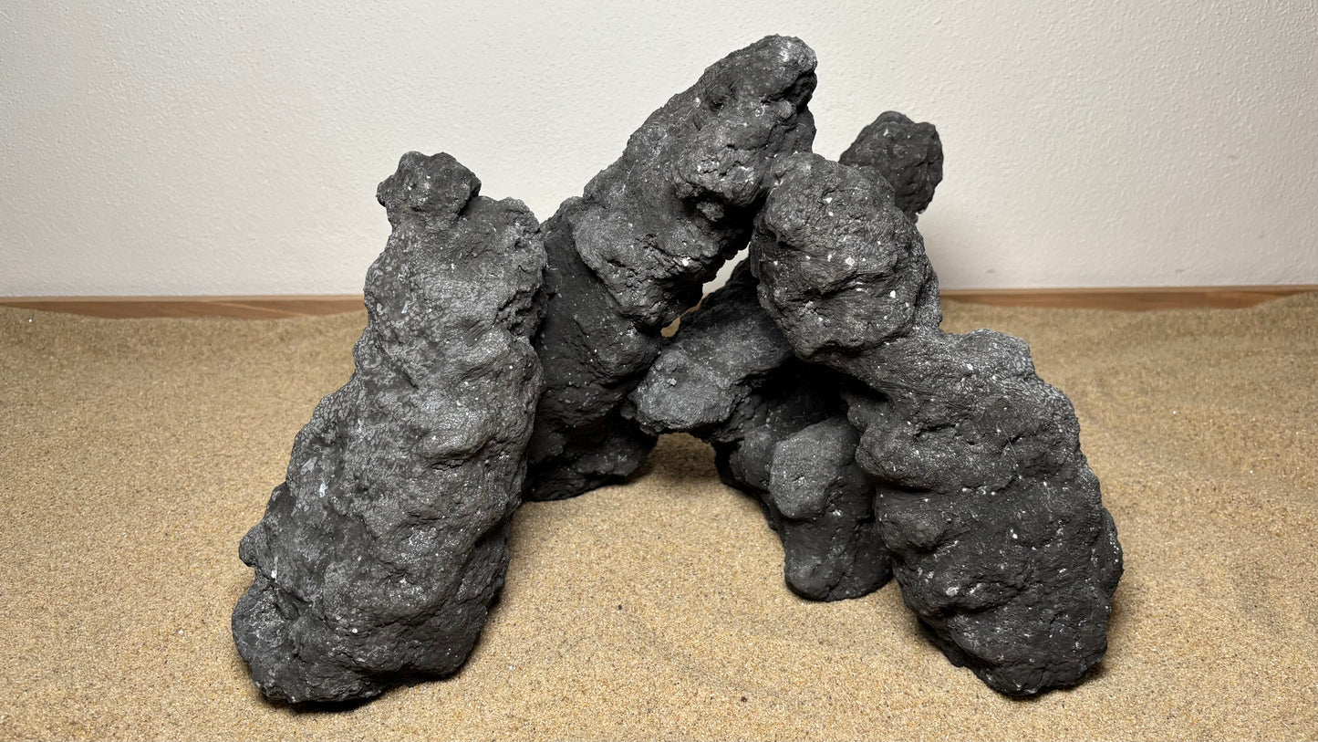 Caverocks #013 Volcanic Core 38x27x28cm (LxBxH)